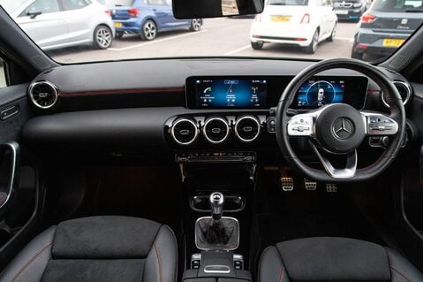 Mercedes-Benz A Class A 200 AMG LINE EXECUTIVE 3