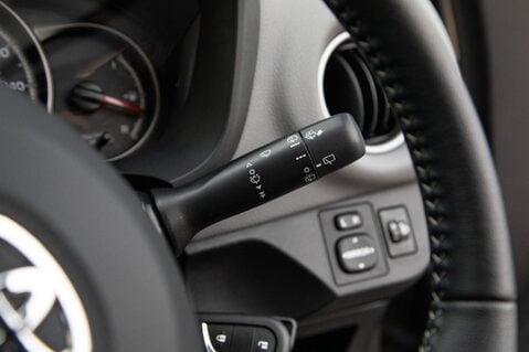 Toyota Yaris VVT-I ICON 18