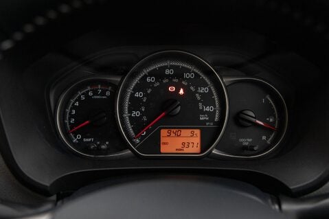 Toyota Yaris VVT-I ICON 15