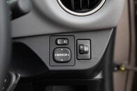 Toyota Yaris VVT-I ICON 16