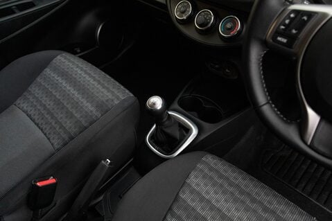 Toyota Yaris VVT-I ICON 29