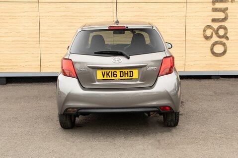 Toyota Yaris VVT-I ICON 6