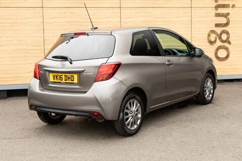 Toyota Yaris VVT-I ICON 2