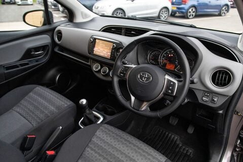 Toyota Yaris VVT-I ICON 4