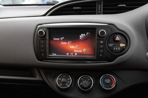 Toyota Yaris VVT-I ICON 24