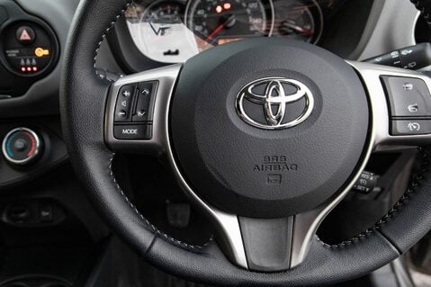 Toyota Yaris VVT-I ICON 19