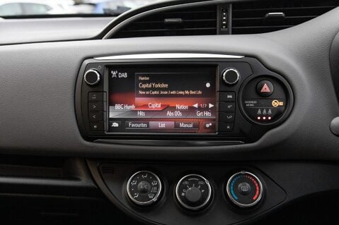 Toyota Yaris VVT-I ICON 22