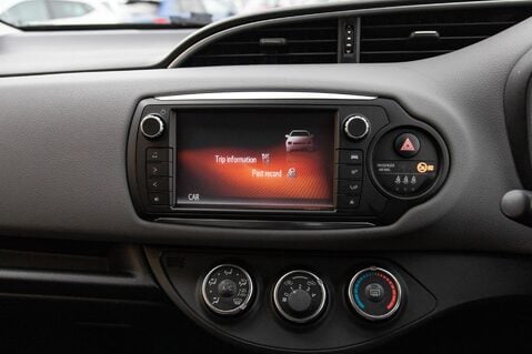 Toyota Yaris VVT-I ICON 23