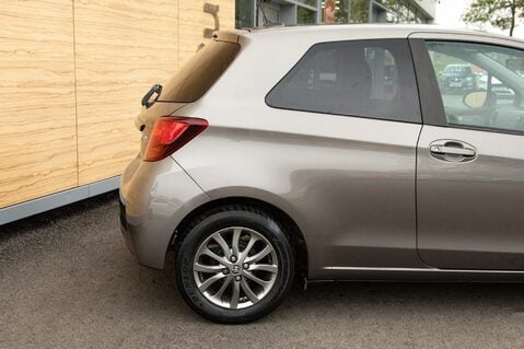 Toyota Yaris VVT-I ICON 7