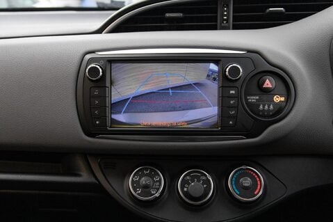 Toyota Yaris VVT-I ICON 27