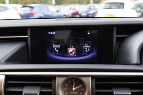 Lexus Is 300H ADVANCE 22