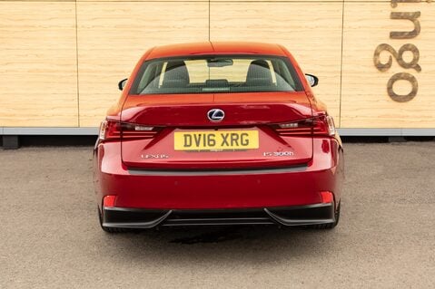 Lexus Is 300H ADVANCE 6