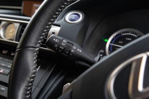 Lexus Is 300H ADVANCE 17