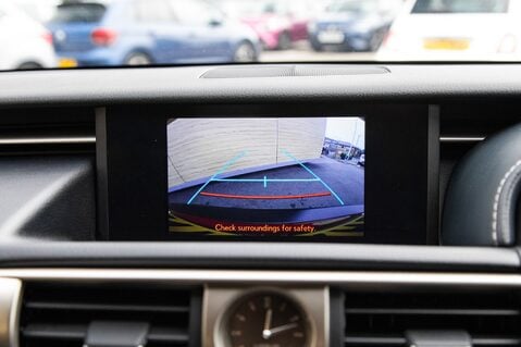 Lexus Is 300H ADVANCE 29