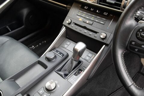 Lexus Is 300H ADVANCE 31