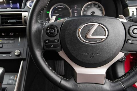 Lexus Is 300H ADVANCE 19