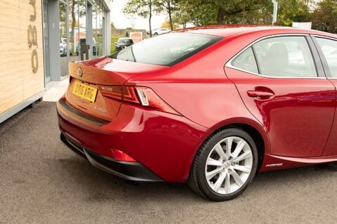 Lexus Is 300H ADVANCE 8