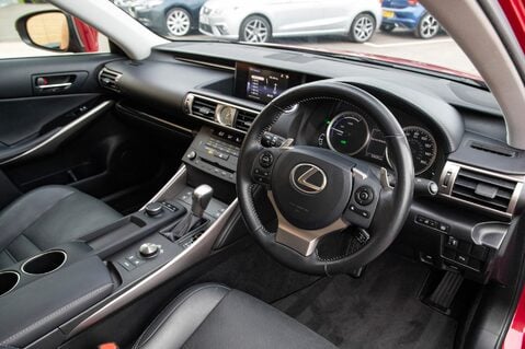 Lexus Is 300H ADVANCE 4