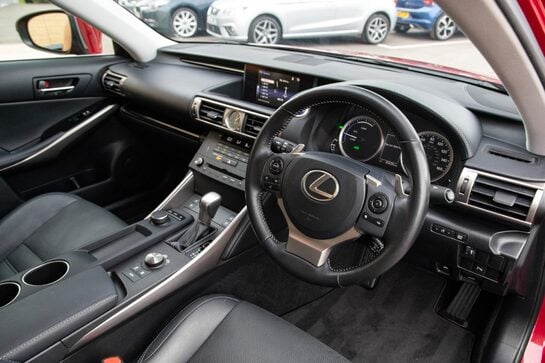 Lexus Is 300H ADVANCE