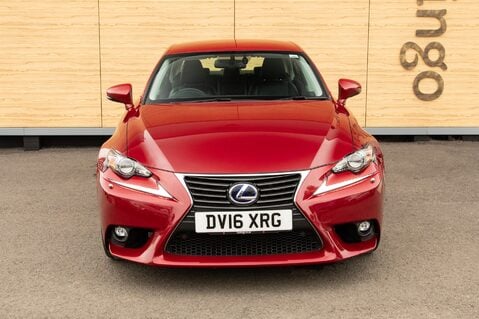 Lexus Is 300H ADVANCE 5