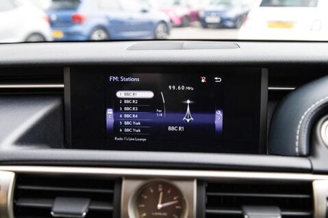 Lexus Is 300H ADVANCE 28
