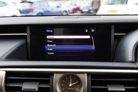Lexus Is 300H ADVANCE 24
