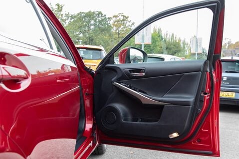 Lexus Is 300H ADVANCE 14