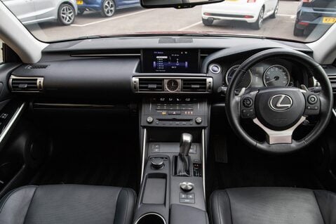 Lexus Is 300H ADVANCE 3