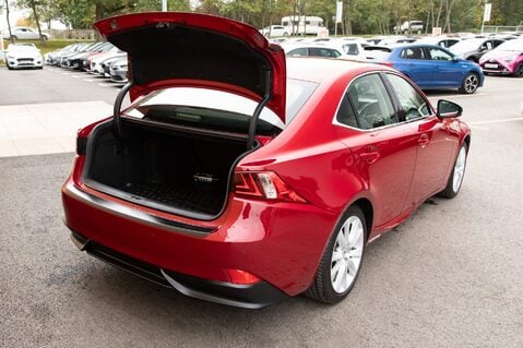 Lexus Is 300H ADVANCE 37