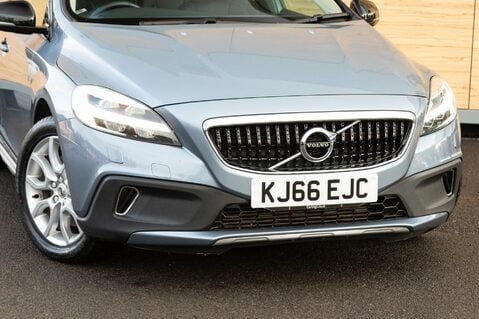 Volvo V40 T3 CROSS COUNTRY PRO 10