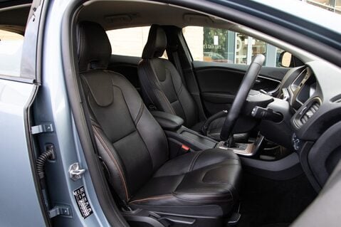 Volvo V40 T3 CROSS COUNTRY PRO 29