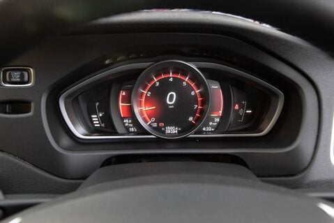 Volvo V40 T3 CROSS COUNTRY PRO 15