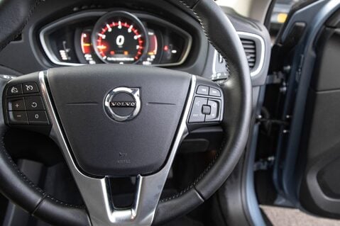 Volvo V40 T3 CROSS COUNTRY PRO 20