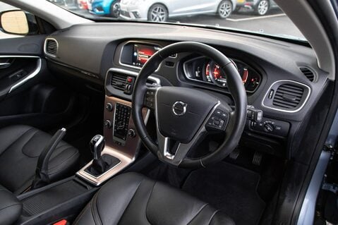 Volvo V40 T3 CROSS COUNTRY PRO 4