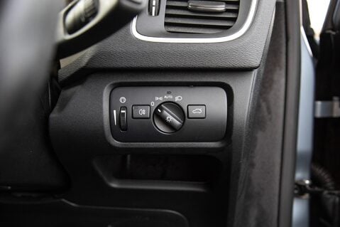 Volvo V40 T3 CROSS COUNTRY PRO 16