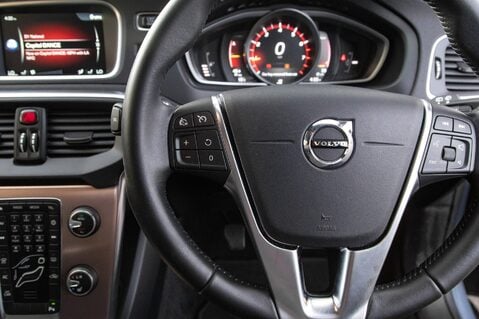 Volvo V40 T3 CROSS COUNTRY PRO 19