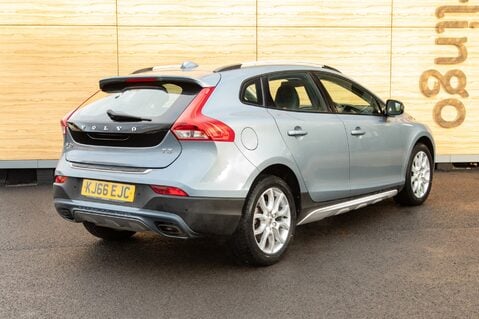 Volvo V40 T3 CROSS COUNTRY PRO 2