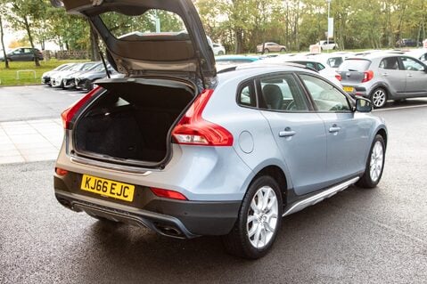 Volvo V40 T3 CROSS COUNTRY PRO 33