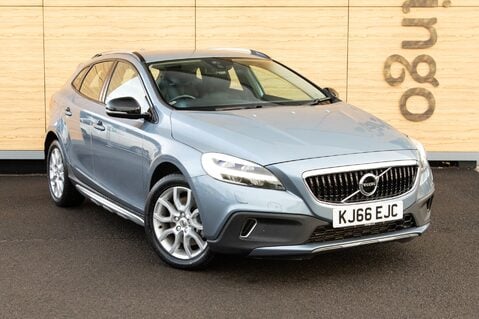 Volvo V40 T3 CROSS COUNTRY PRO 1