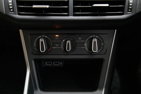 Volkswagen Polo SE TSI DSG 33