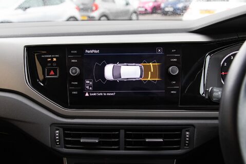 Volkswagen Polo SE TSI DSG 29