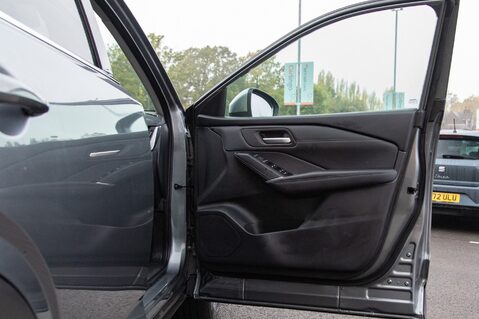 Nissan Qashqai DIG-T N-CONNECTA MHEV 14