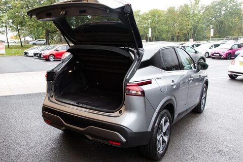 Nissan Qashqai DIG-T N-CONNECTA MHEV 33