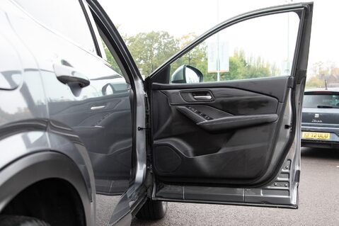 Nissan Qashqai DIG-T N-CONNECTA MHEV 14