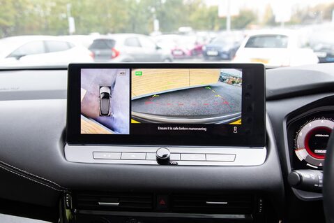 Nissan Qashqai DIG-T N-CONNECTA MHEV 27