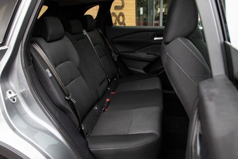 Nissan Qashqai DIG-T N-CONNECTA MHEV 32