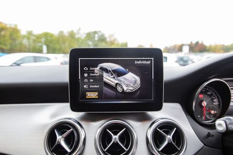 Mercedes-Benz GLA Class GLA 200 D 4MATIC AMG LINE EXECUTIVE 34