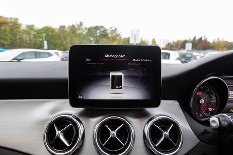 Mercedes-Benz GLA Class GLA 200 D 4MATIC AMG LINE EXECUTIVE 25