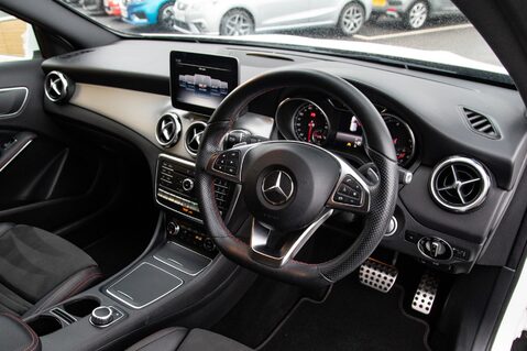 Mercedes-Benz GLA Class GLA 200 D 4MATIC AMG LINE EXECUTIVE 4