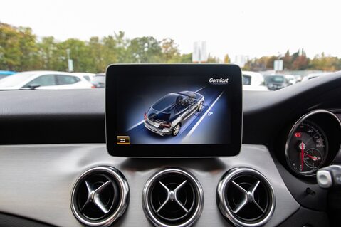 Mercedes-Benz GLA Class GLA 200 D 4MATIC AMG LINE EXECUTIVE 32